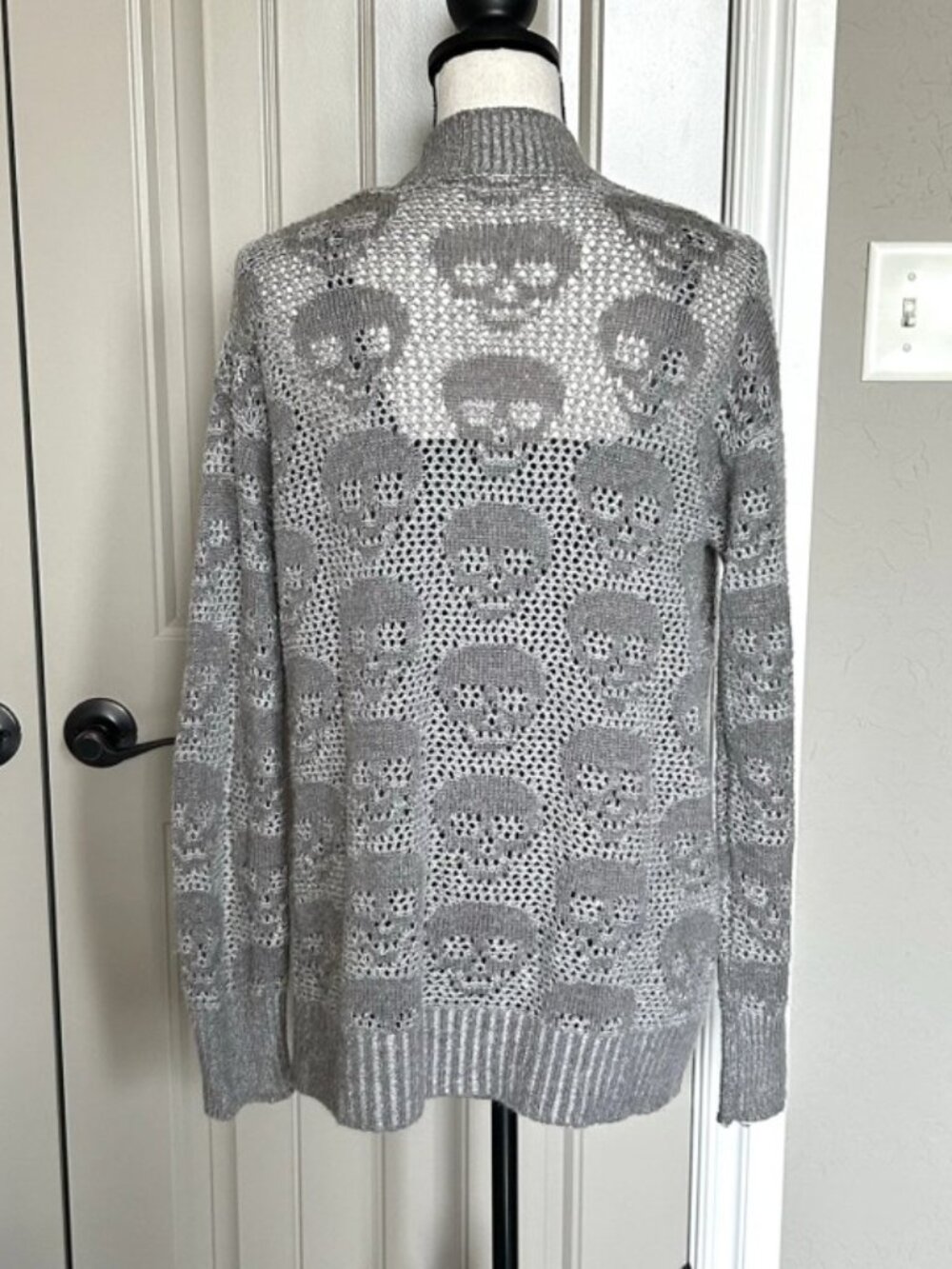 Aeropostale Women Gray Open Front Skull Graphic Cardigan Sweater Loose Knit Sz M - Picture 4 of 12